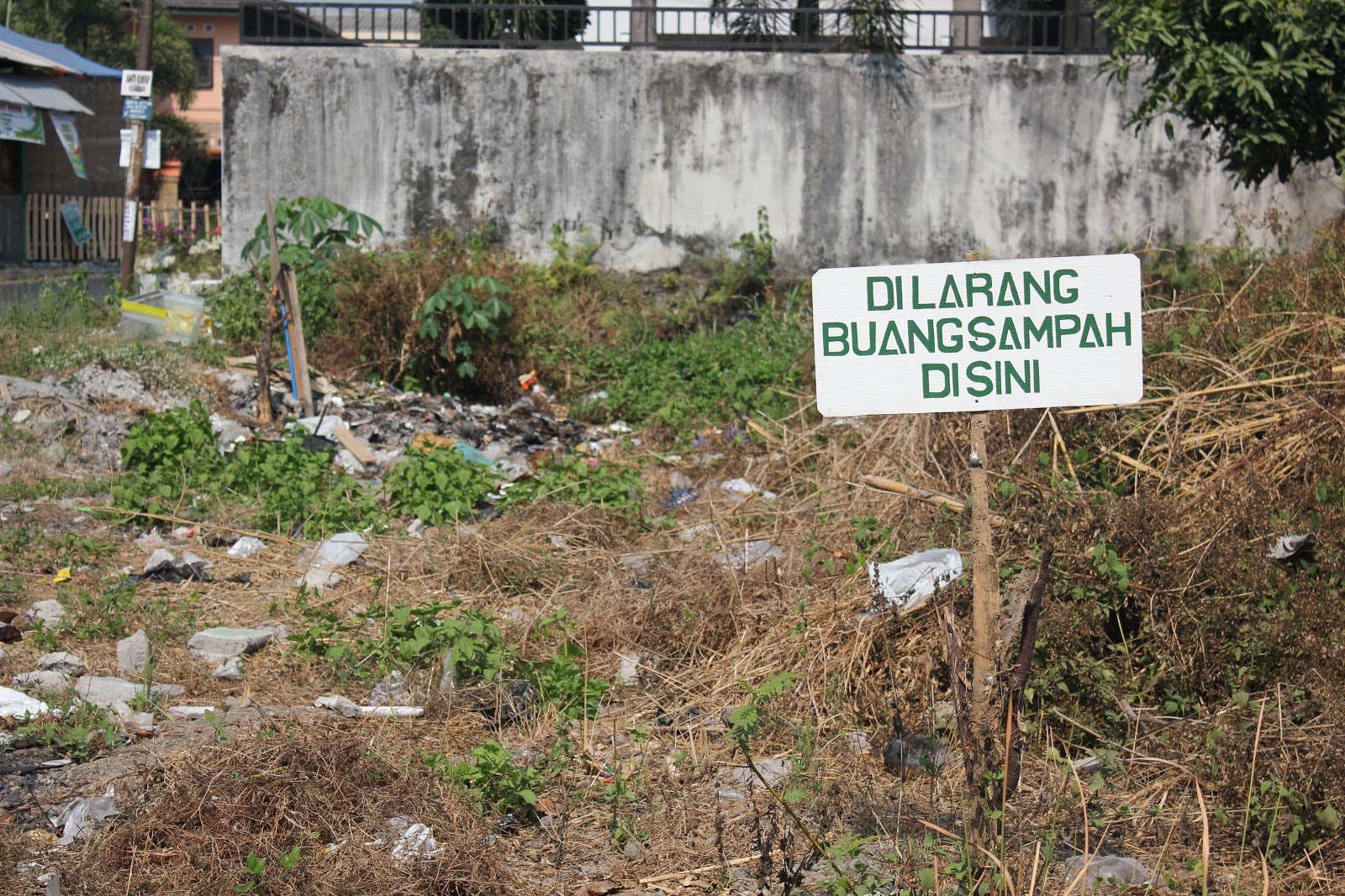 Dilarang membuat sampah sembarangan