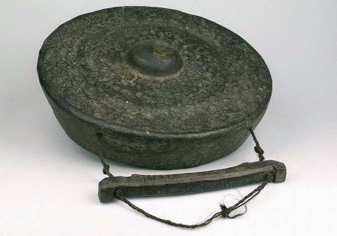 Alat musik tradisional aramba